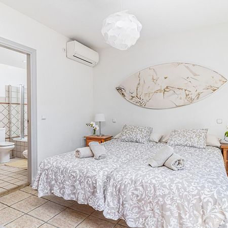 Spacious Beachfront Town House In Estepona With Fully Equipped Kitchen, Pools, Garden, Sea View Exterior foto
