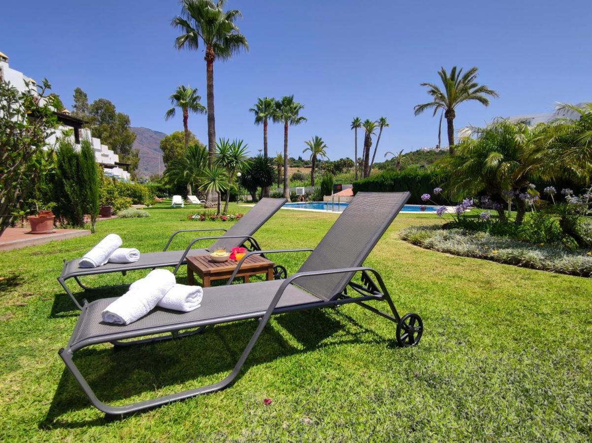 Spacious Beachfront Town House In Estepona With Fully Equipped Kitchen, Pools, Garden, Sea View Exterior foto